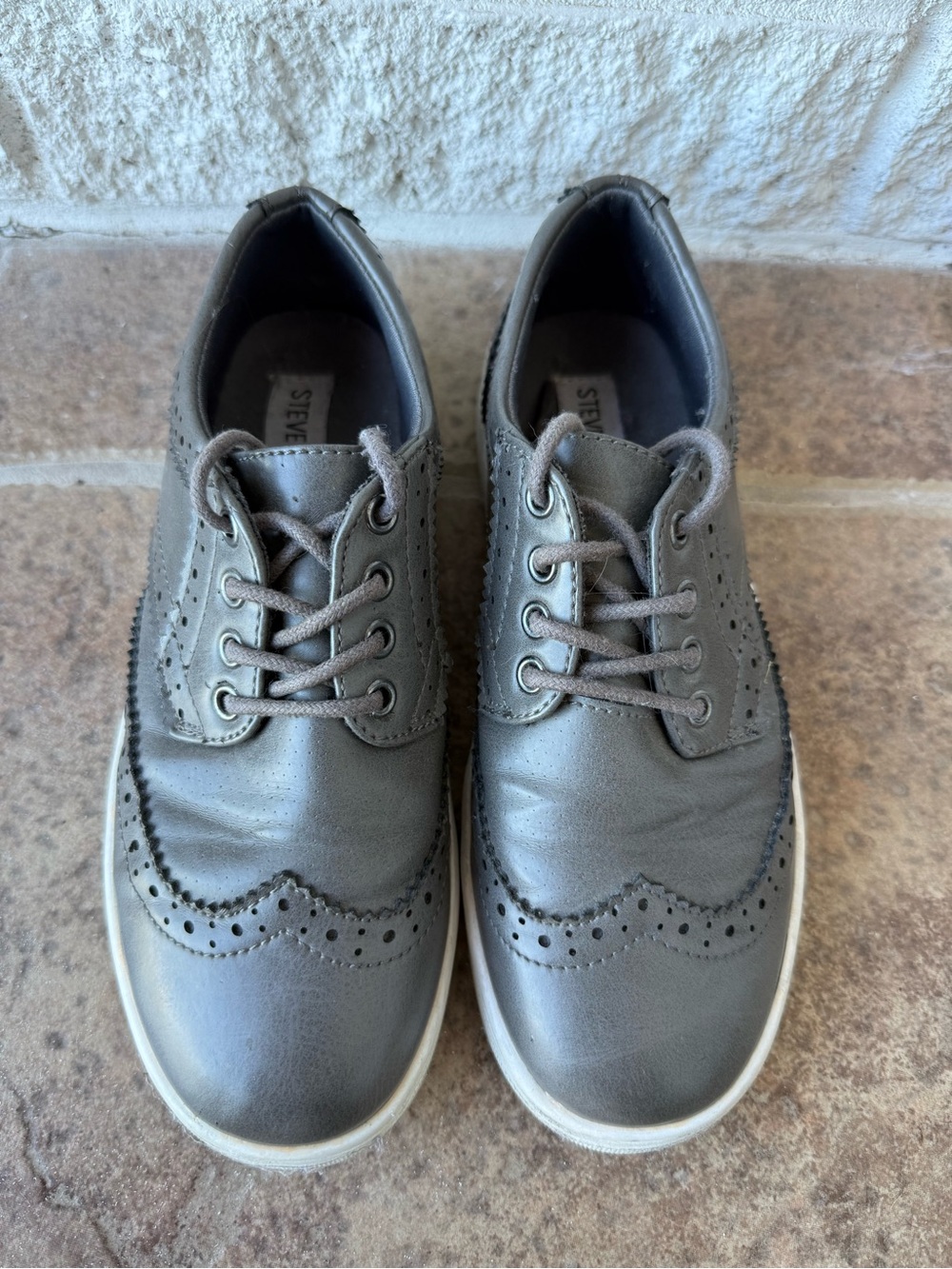Steve Madden girls Gray Brogue Lace-Up Dress Shoes
